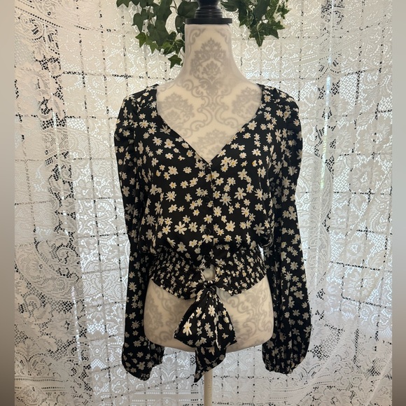 Topshop Long Sleeved Retro Floral Print Crop Top Women’s Size 6 - Picture 1 of 14